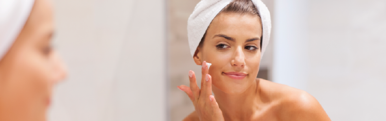 Loção facial: conheça os benefícios de usá-la