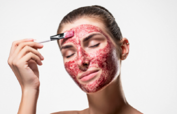 Argila vermelha: conheça as maravilhas que ela faz na pele